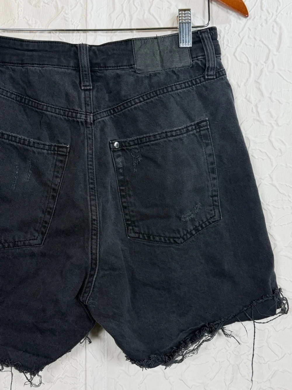 H&M Ultra High Waist Distressed Mom Jean Shorts Sz 6